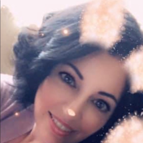 Meet your Posher, Anne - Picture 2 of 8